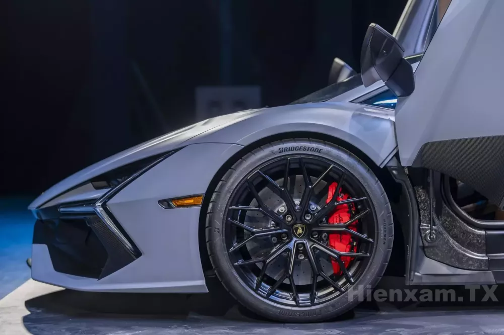 Lamborghini Revuelto Lamborghini Revuelto