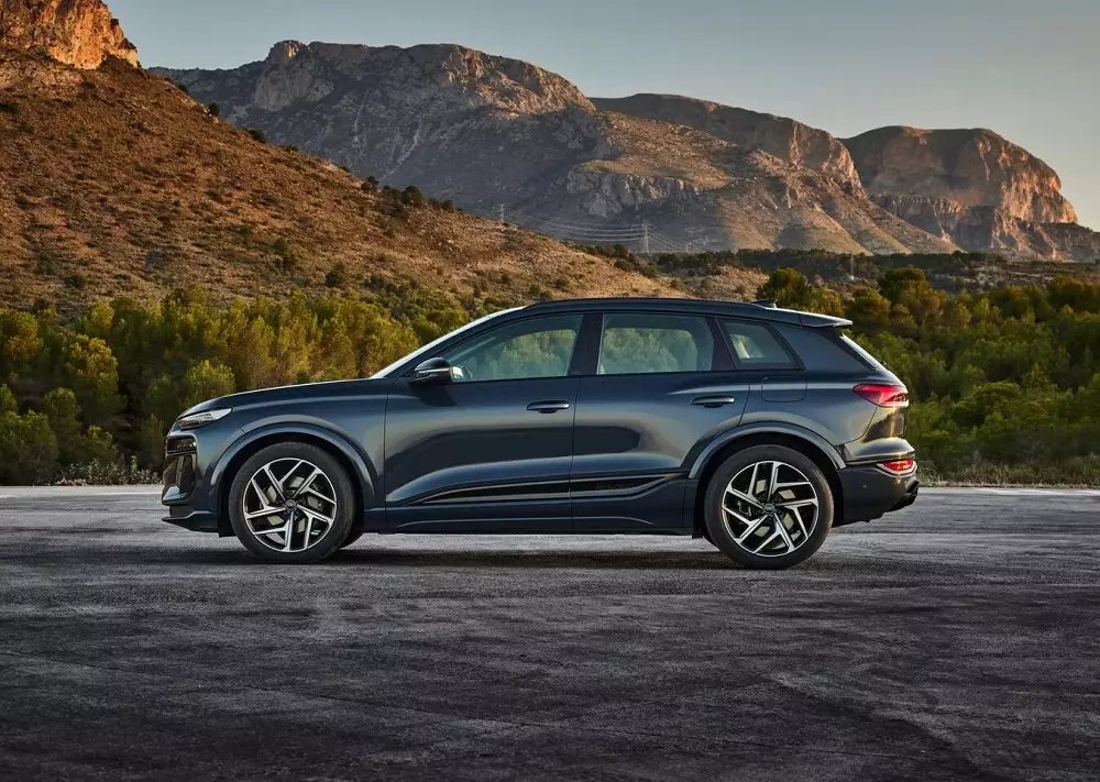 Audi Q6 e-Tron 2025 là đối thủ mới của Mercedes-Benz EQC và Lexus RZ Audi Q6 e-Tron 2025 là đối thủ mới của Mercedes-Benz EQC và Lexus RZ