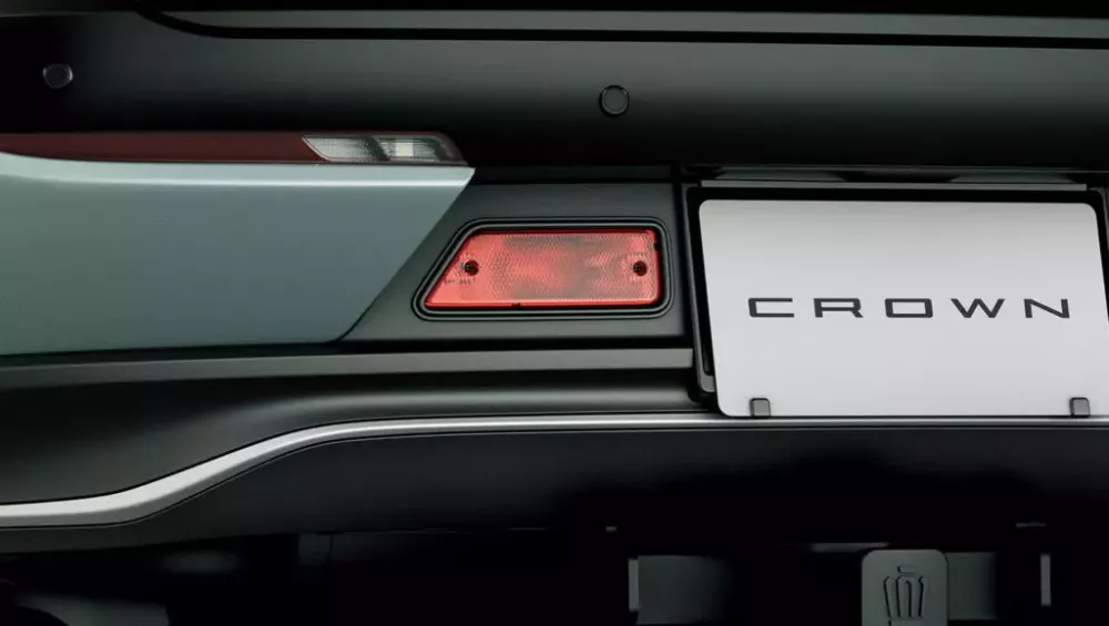 Đèn sương mù lớn hơn trên cản sau của Toyota Crown Crossover Landscape Đèn sương mù lớn hơn trên cản sau của Toyota Crown Crossover Landscape