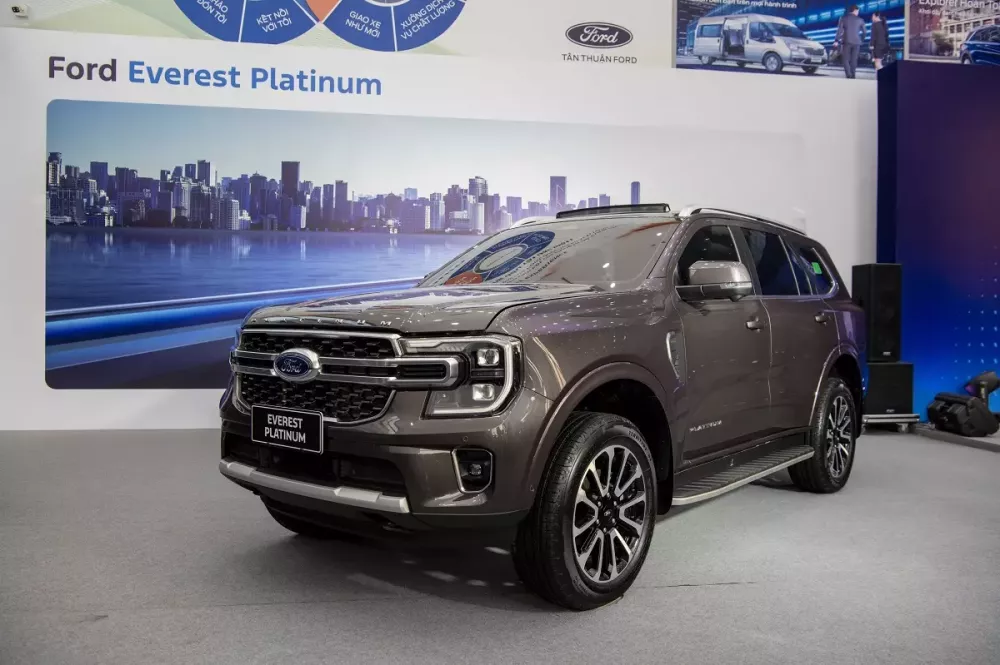 Ford Everest Platinum chính thức được chốt giá tại Việt Nam, phả hơi nóng lên các đối thủ cùng phân khúc Ford Everest Platinum chính thức được chốt giá tại Việt Nam, phả hơi nóng lên các đối thủ cùng phân khúc