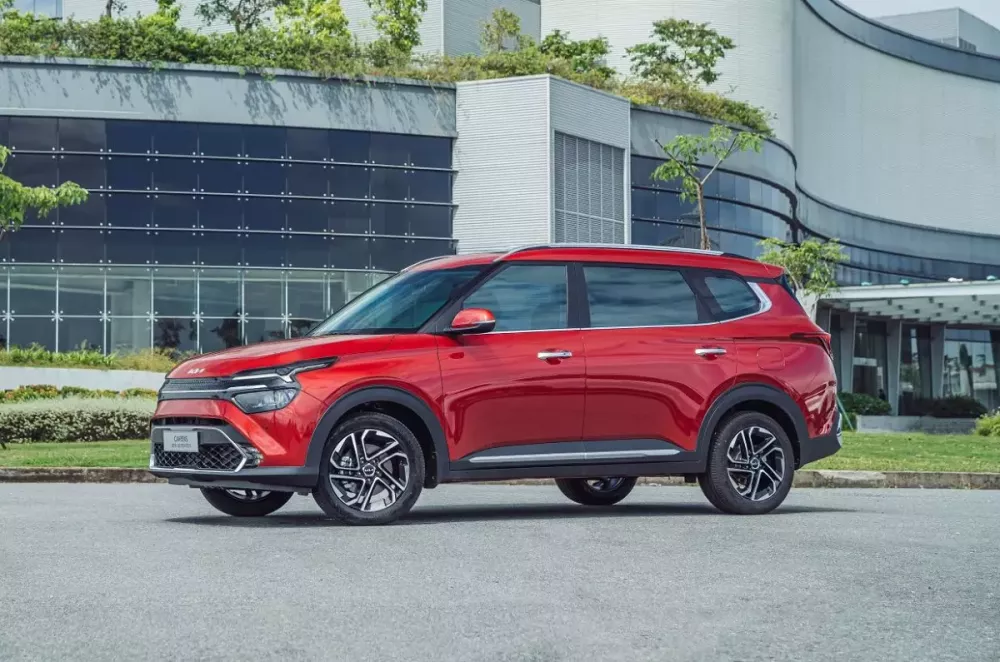 MPV cỡ nhỏ Kia Carens được điều chỉnh giá bán