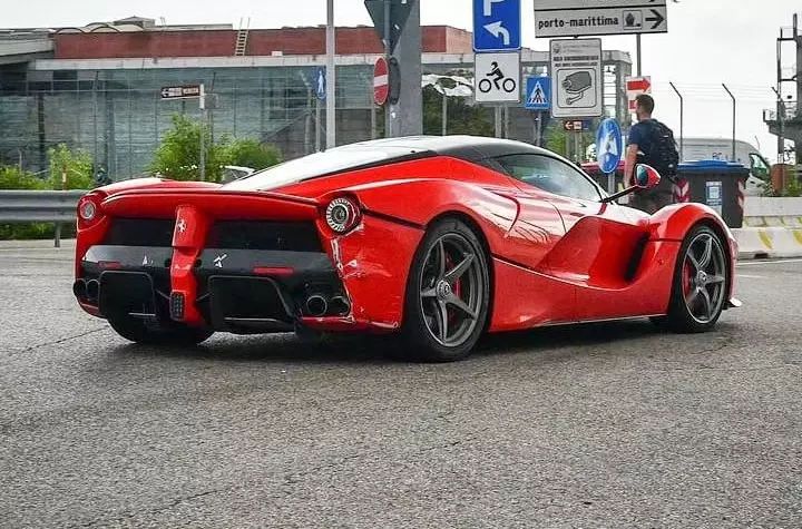 Accident involving a Ferrari SF90