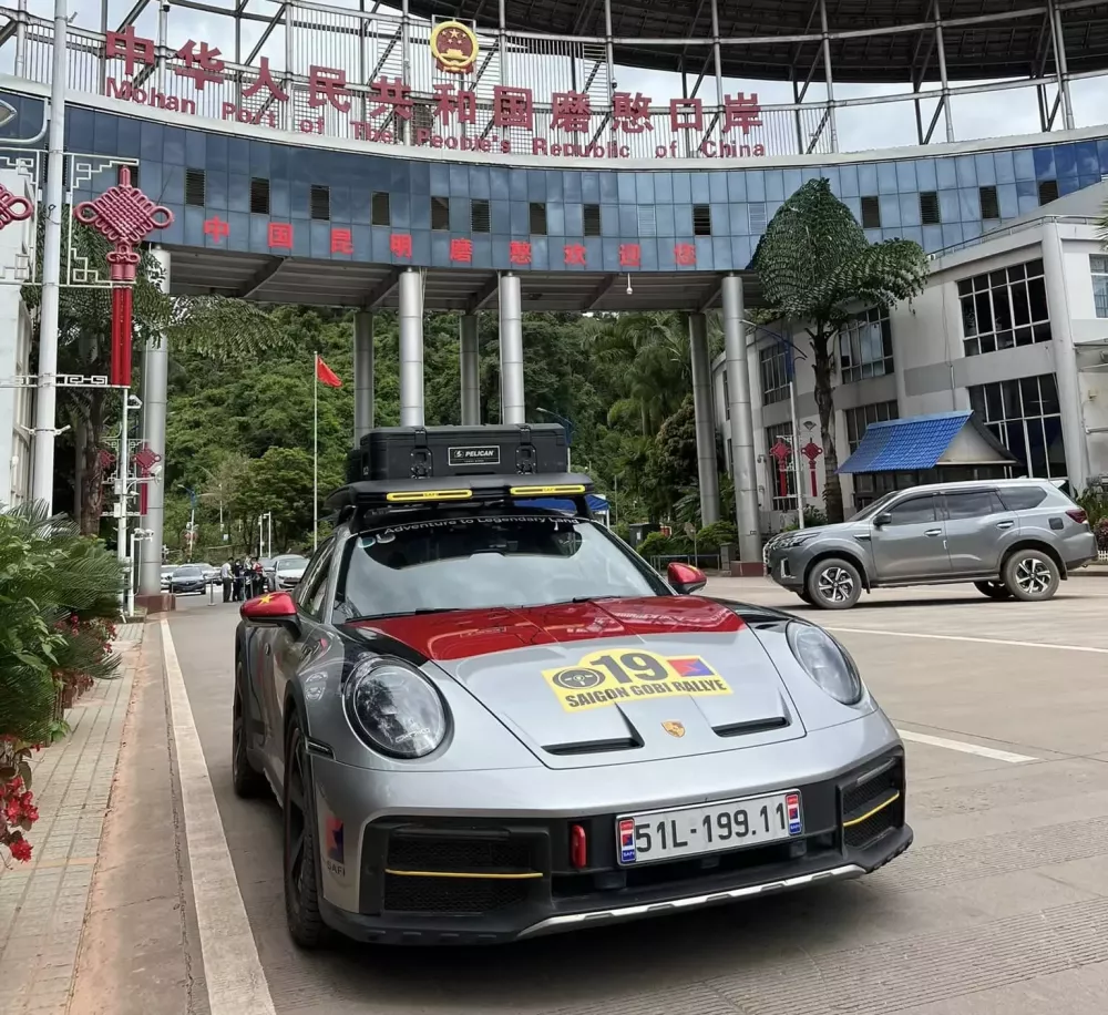 The Porsche 911 Dakar on the journey