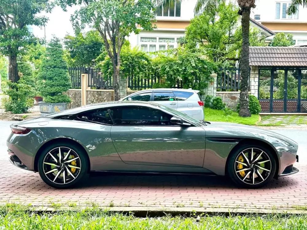 Rear view of the Aston Martin DB11 V8