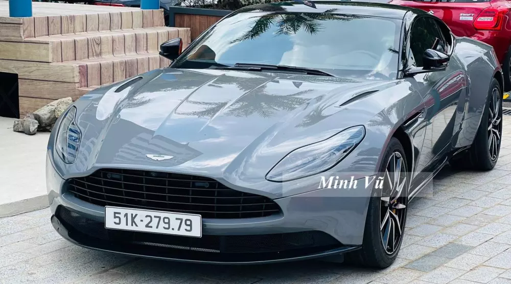 Front view of the Aston Martin DB11 V8