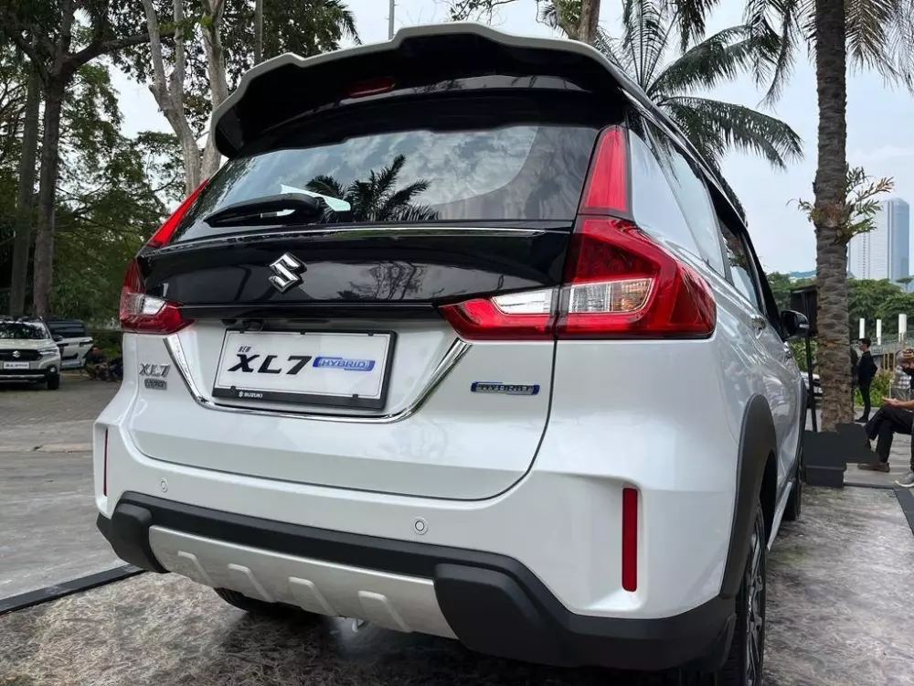 Suzuki XL7 Hybrid dùng động cơ giống Ertiga Hybrid.