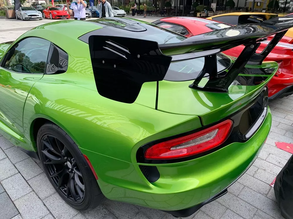 Side view of the Dodge Viper ACR Snakeskin ACR Edition