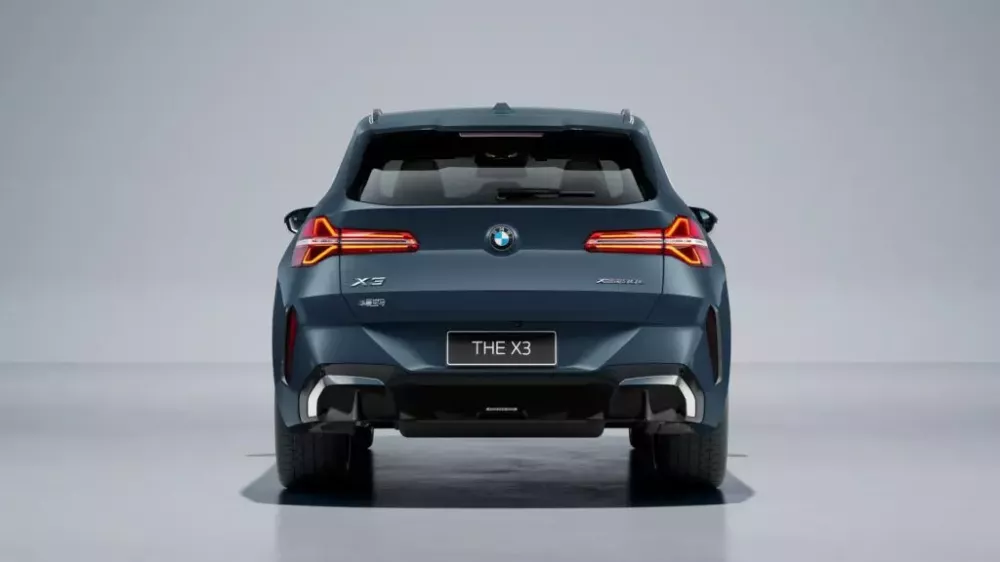 Rear view of BMW X3L 2025