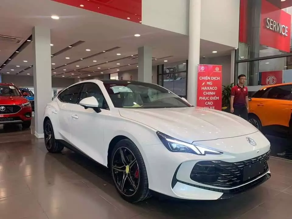 MG7 car in a showroom