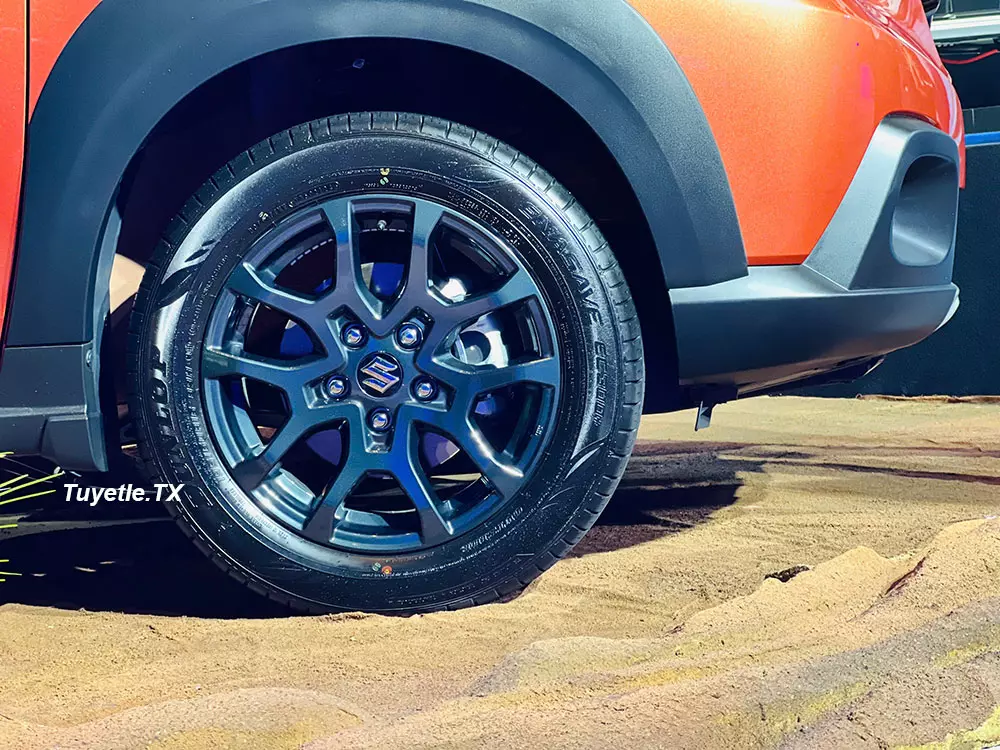 Suzuki XL7 Hybrid Alloy Wheels