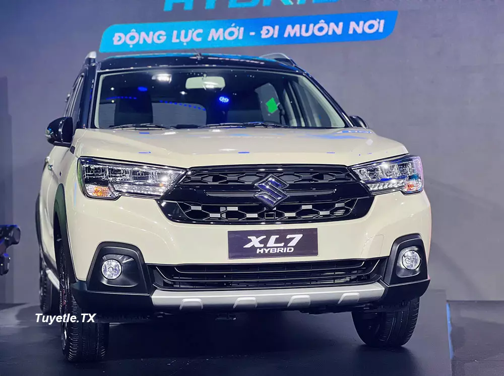 Suzuki XL7 Hybrid có thêm lưới tản nhiệt màu đen