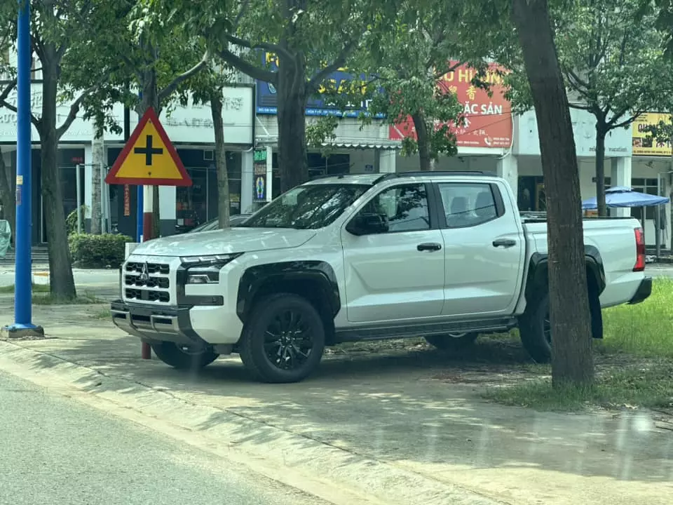 Mitsubishi Triton 2025 in Vietnam