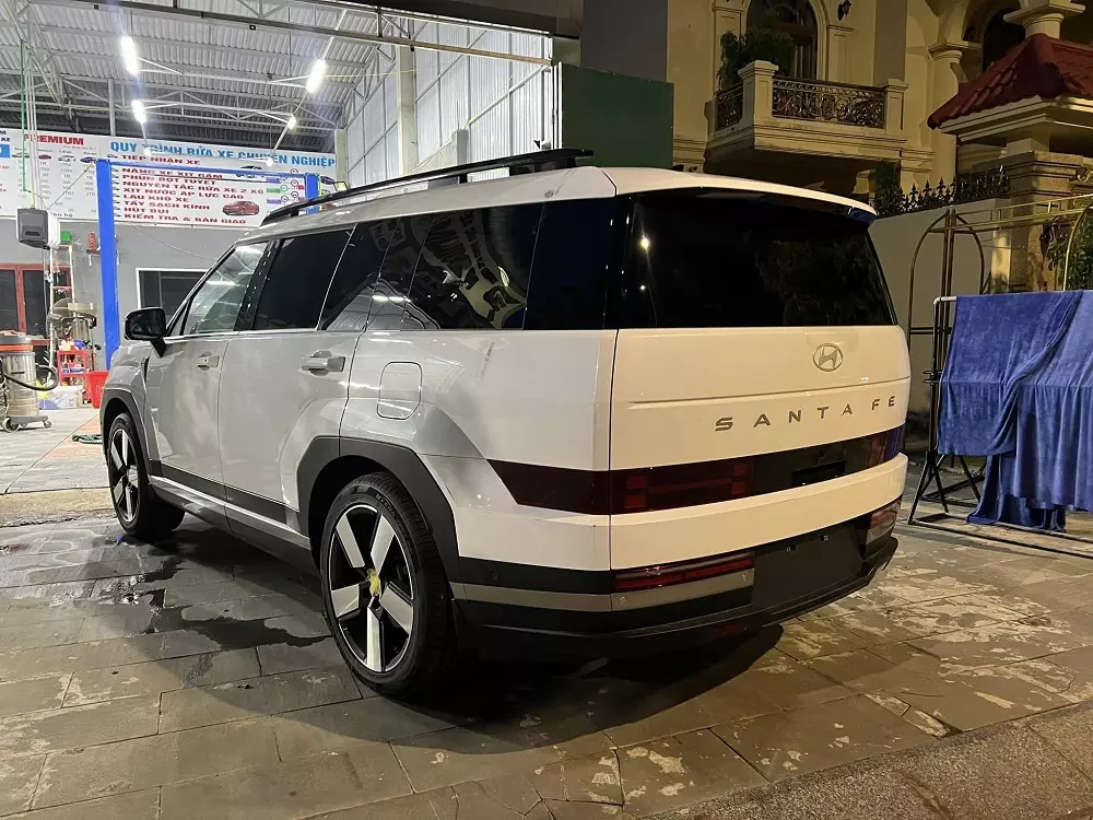 Hyundai Santa Fe 2025 trim levels in Vietnam