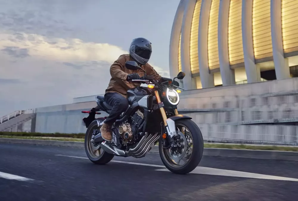 Honda Việt Nam giới thiệu phiên bản mới của bộ đôi mô tô phân khối lớn CB650R và CBR650R