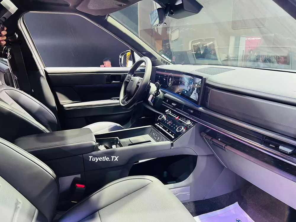 Interior of the Hyundai Santa Fe 2025