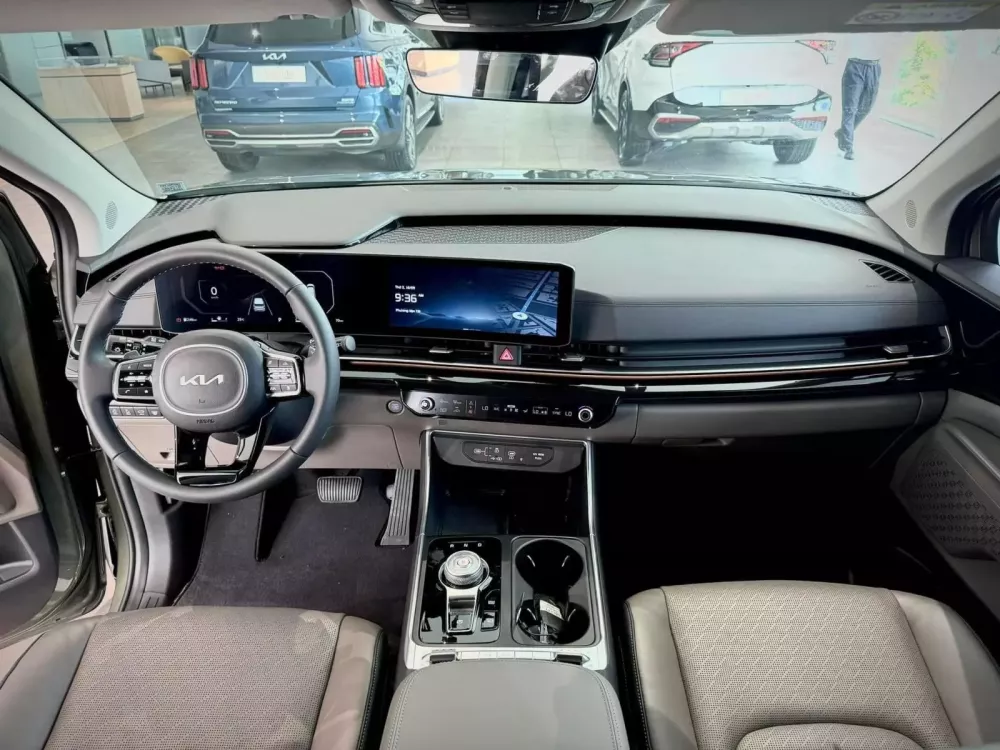 Interior of the Kia Carnival 2025