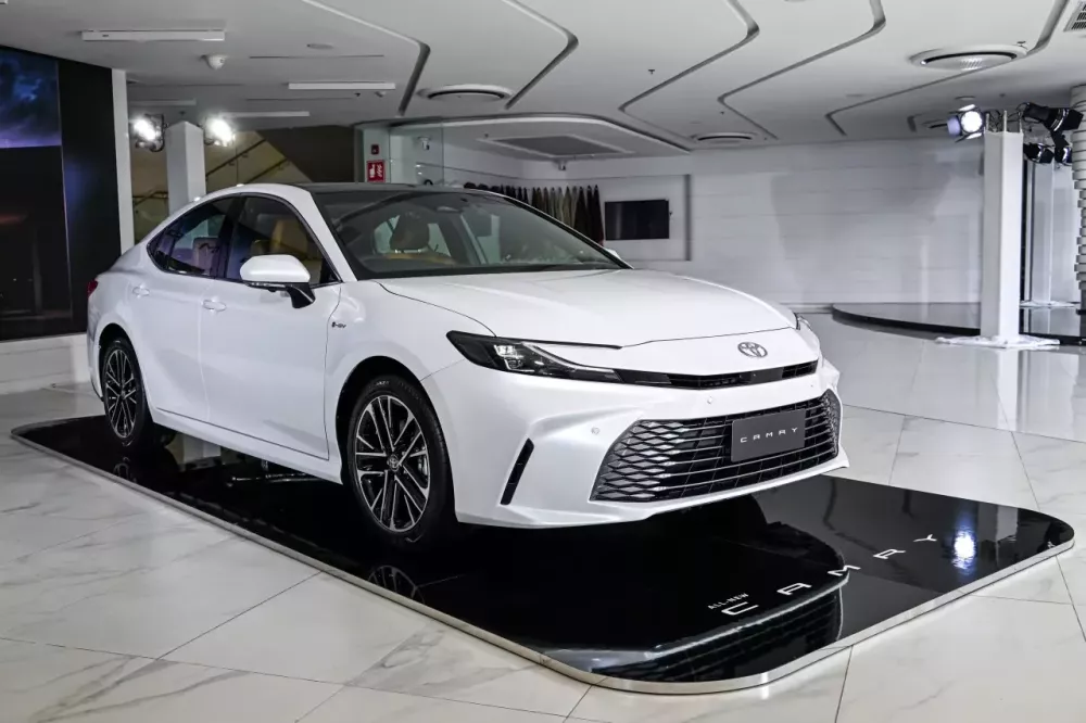 Toyota Camry 2025 chính thức ra mắt Thái Lan với giá từ 1,09 tỷ đồng.