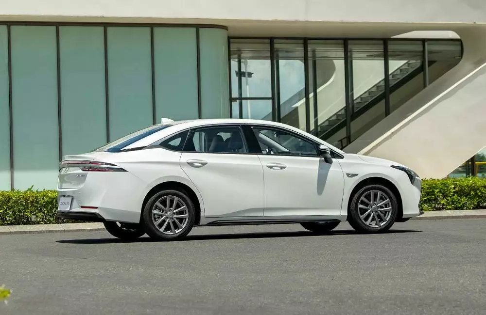 Aion ES có kích thước như sedan hạng D, giá như xe cỡ C. Aion ES có kích thước như sedan hạng D, giá như xe cỡ C.