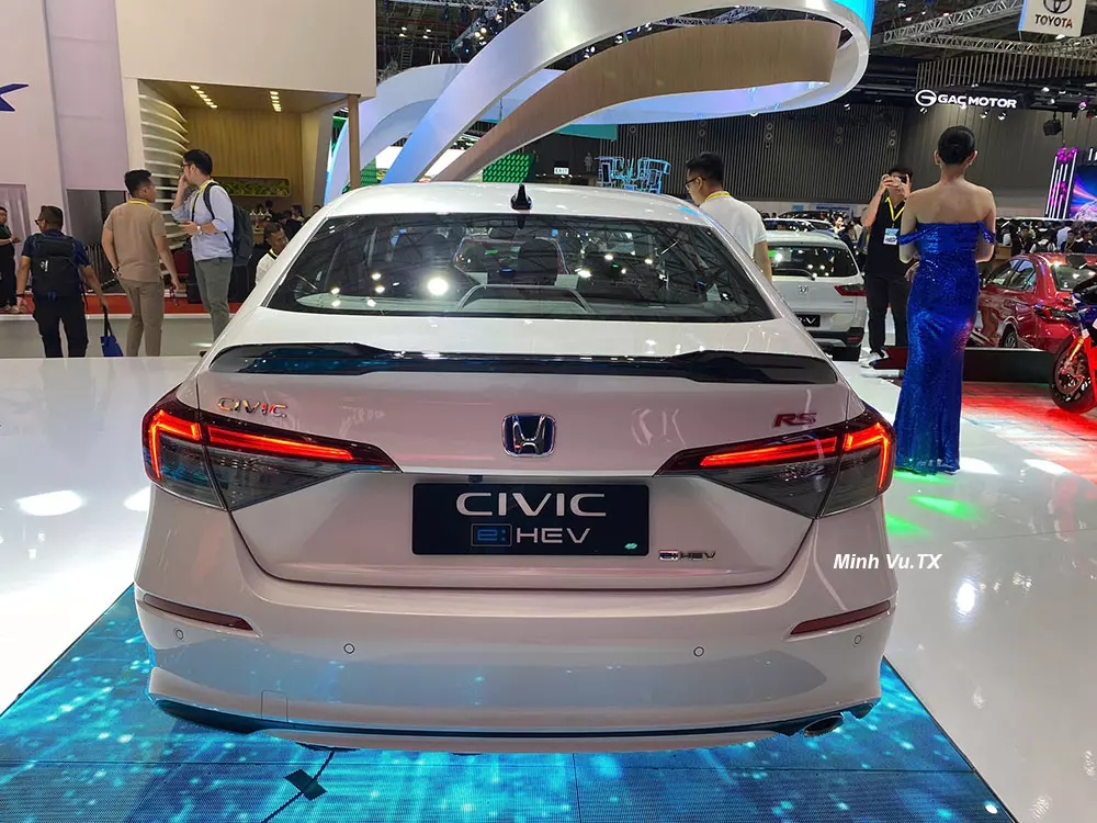 Honda Civic 2025 có thêm phiên bản hybrid có giá 1 tỷ đồng.
