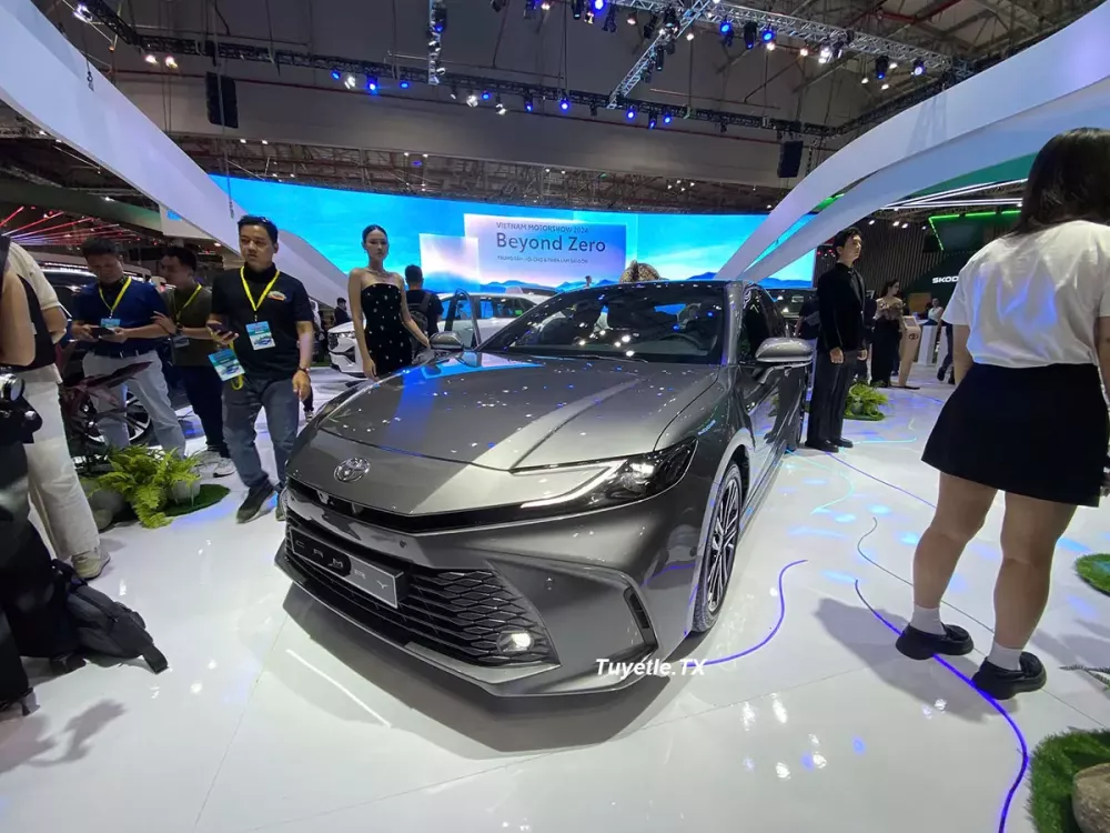 Toyota Camry 2025 chính thức ra mắt Việt Nam với 2 phiên bản hybrid Toyota Camry 2025 chính thức ra mắt Việt Nam với 2 phiên bản hybrid