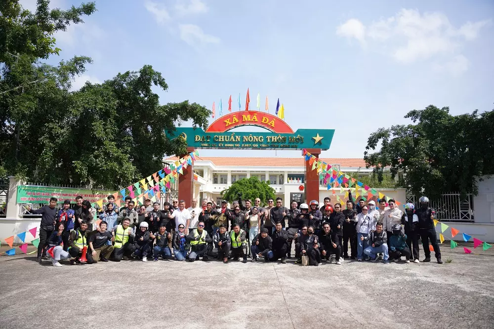 Đoàn đi tour Glamping to the Max ghé thăm xã Mã Đà với hoạt động thiện nguyện ý nghĩa Đoàn đi tour Glamping to the Max ghé thăm xã Mã Đà với hoạt động thiện nguyện ý nghĩa