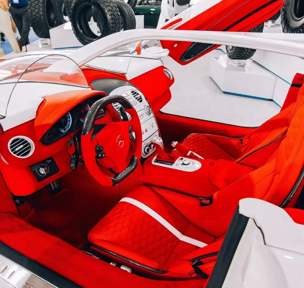 Interior of the S Klub Mercedes-Benz SLR Renovatio