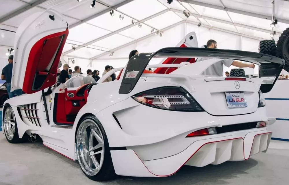 Rear view of the S Klub Mercedes-Benz SLR Renovatio