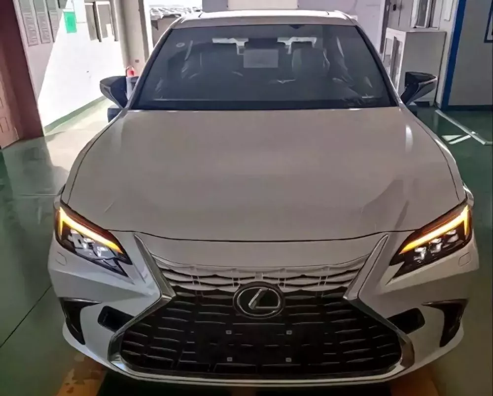 Lexus ES 2025 grille