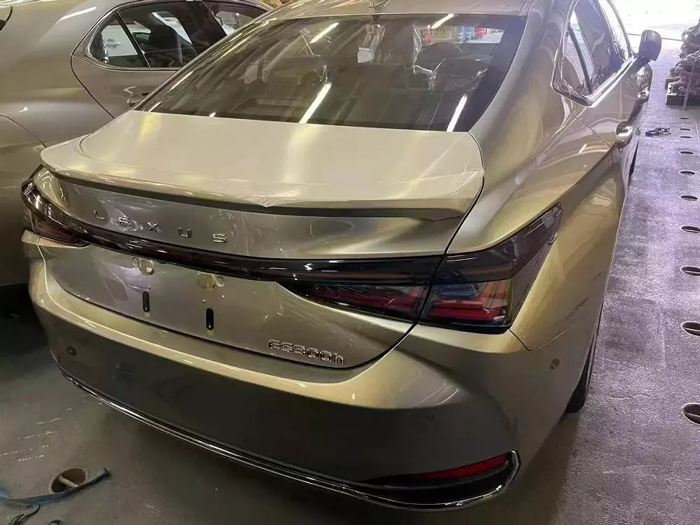 Lexus ES 2025 taillights