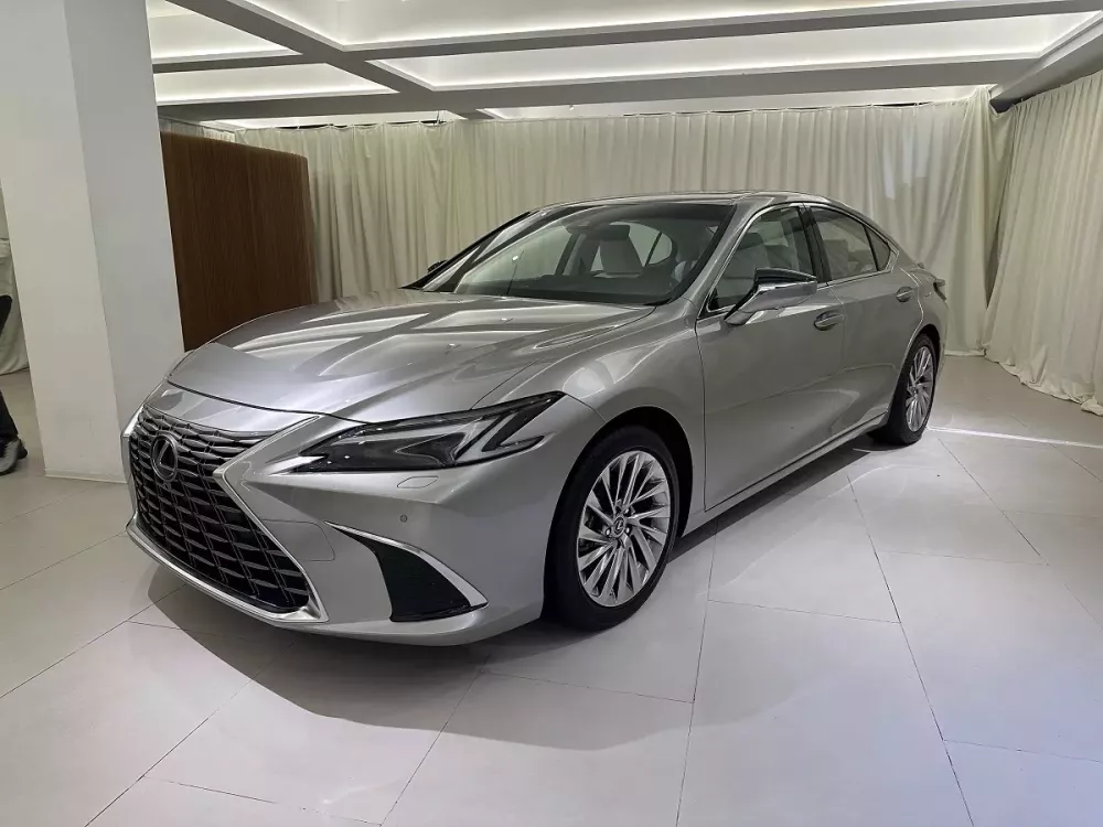 Lexus ES 2025 chính thức trình làng