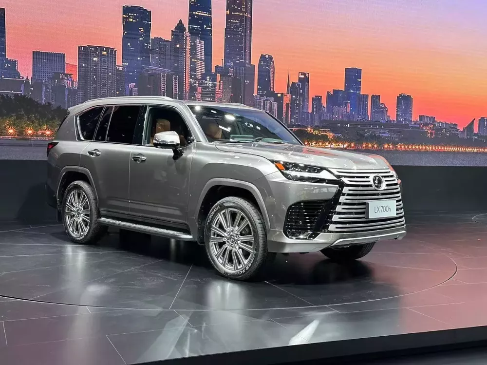 Lexus LX 700h 2025 chính thức ra mắt sát cạnh với Việt Nam, giá quy đổi từ 4,37 tỷ đồng Lexus LX 700h 2025 chính thức ra mắt sát cạnh với Việt Nam, giá quy đổi từ 4,37 tỷ đồng