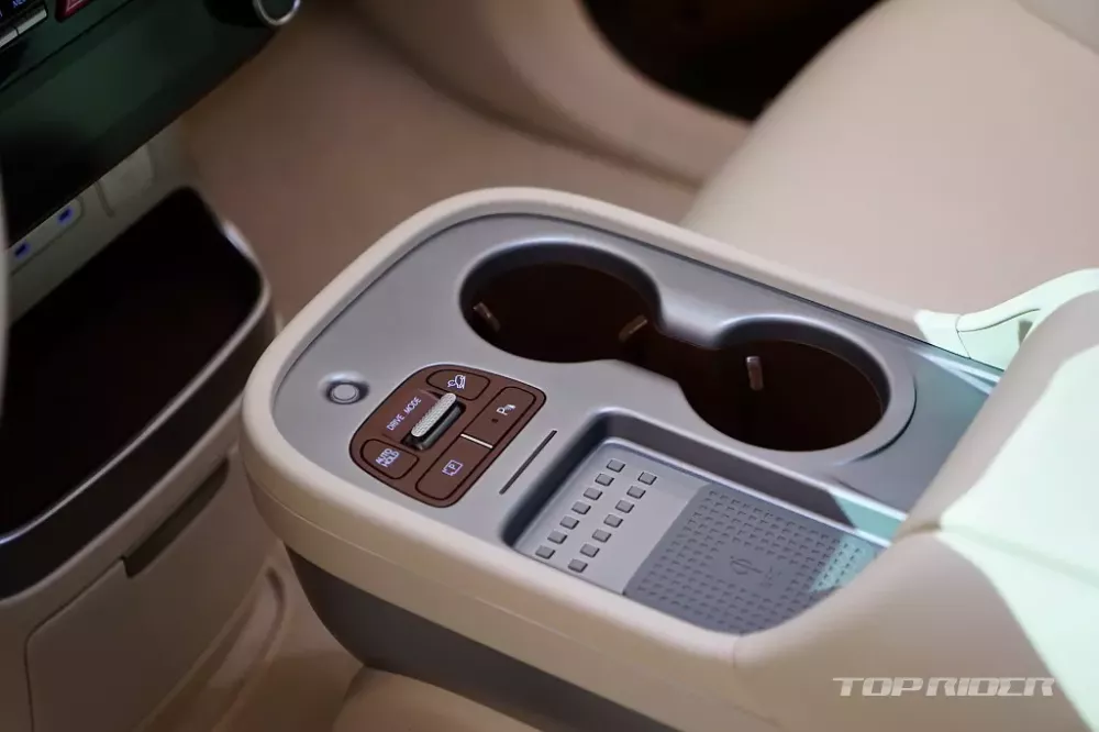 Bệ tì tay trung tâm của Hyundai Ioniq 9 Bệ tì tay trung tâm của Hyundai Ioniq 9