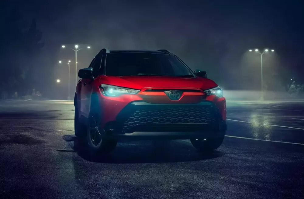 Toyota Corolla Cross 2025 mượn màu sơn đỏ đặc trưng của Mazda Toyota Corolla Cross 2025 mượn màu sơn đỏ đặc trưng của Mazda