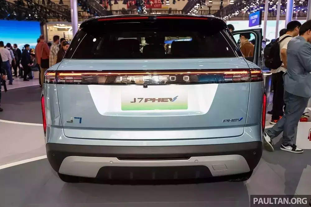 Jaecoo J7 PHEV chỉ tiêu thụ 4,9 lít xăng/100 km