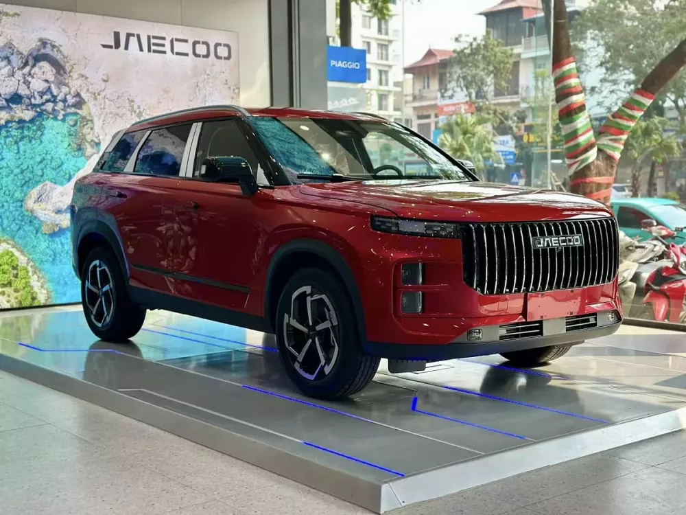 Ngắm hình ảnh bằng xương, bằng thịt của Jaecoo J7 tại đại lý Việt, giá từ 729 triệu đồng