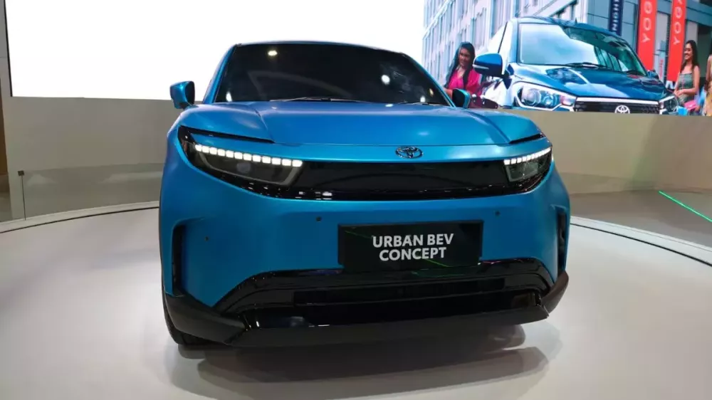 Cận cảnh khu vực đầu xe của Toyota Urban Cruiser EV Cận cảnh khu vực đầu xe của Toyota Urban Cruiser EV