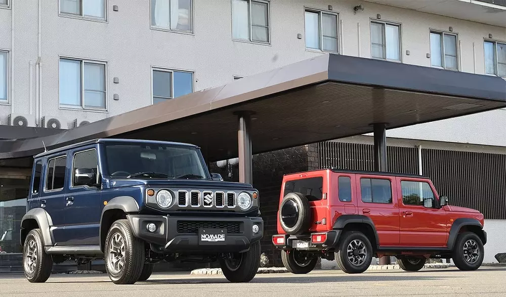 Suzuki Jimny Nomade màu xanh đậm và màu đỏ mới