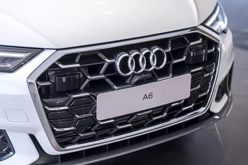 Cận cảnh lưới tản nhiệt mới của Audi A6 2025 Cận cảnh lưới tản nhiệt mới của Audi A6 2025