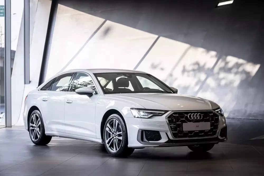 Audi A6 phiên bản mới chính thức về đại lý, cạnh tranh Mercedes E-Class với giá 2,3 tỷ đồng