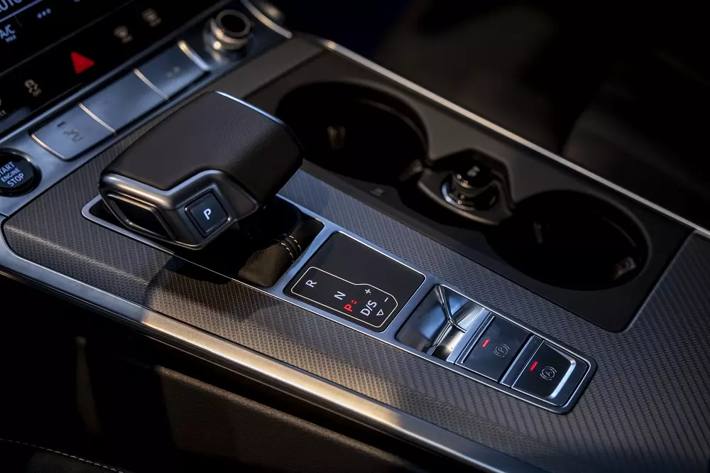 Cụm điều khiển trung tâm của Audi A6 2025 Cụm điều khiển trung tâm của Audi A6 2025