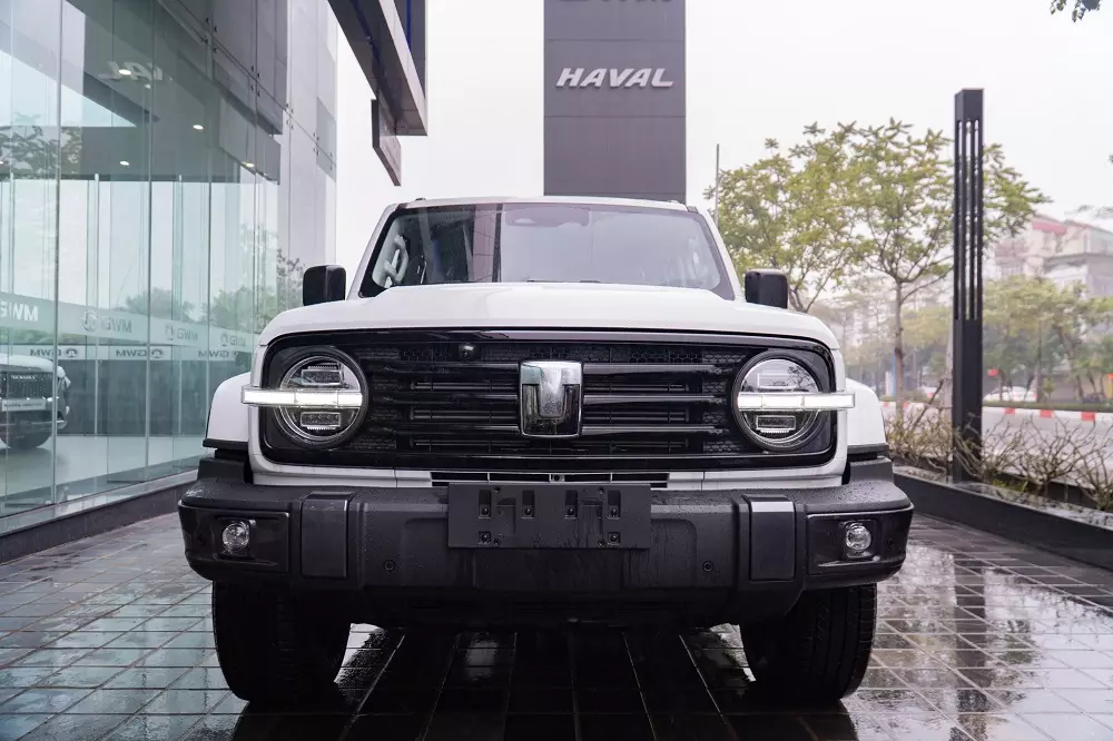 Ngắm thiết kế bằng xương, bằng thịt của Tank 300 tại Việt Nam