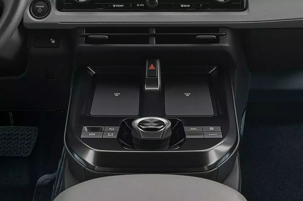 Cụm điều khiển trung tâm của Toyota C-HR+ Cụm điều khiển trung tâm của Toyota C-HR+