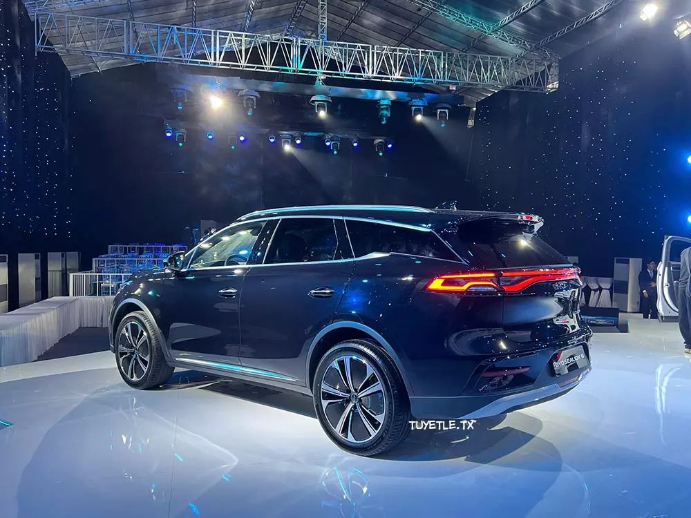 BYD Sealion 8 dùng tay nắm cửa thông thường BYD Sealion 8 dùng tay nắm cửa thông thường