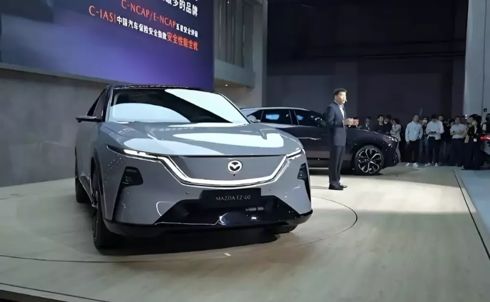 Cận cảnh Mazda EZ-60 tại Triển lãm Ô tô Thượng Hải 2025 Cận cảnh Mazda EZ-60 tại Triển lãm Ô tô Thượng Hải 2025