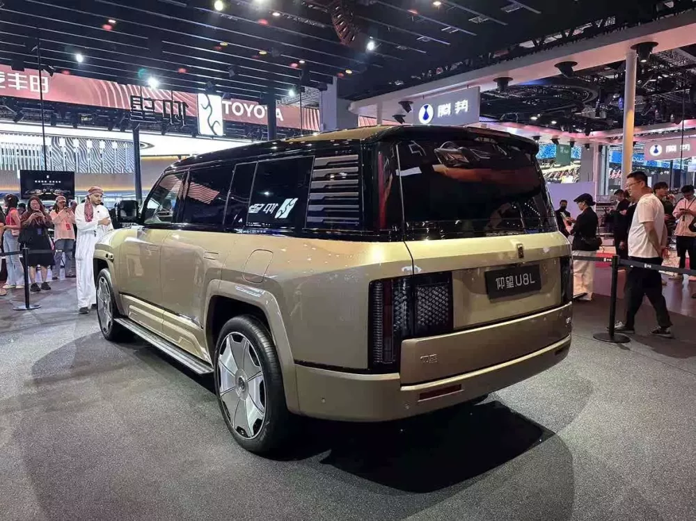 Yangwang U8L không có lốp dự phòng phía sau Yangwang U8L không có lốp dự phòng phía sau