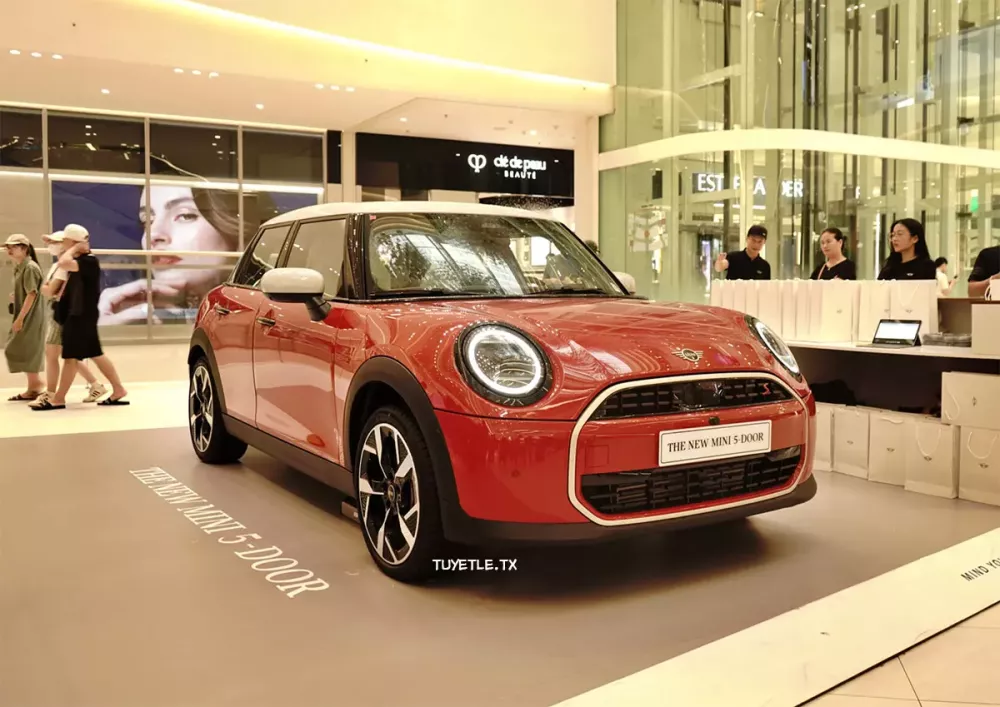 Mini Cooper thế hệ mới chính thức ra mắt Việt Nam với phiên bản 3 cửa và 5 cửa, giá không rẻ Mini Cooper thế hệ mới chính thức ra mắt Việt Nam với phiên bản 3 cửa và 5 cửa, giá không rẻ