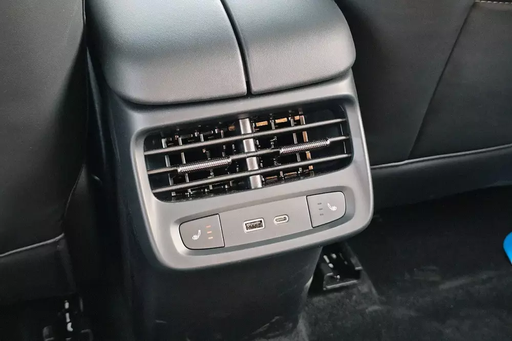 Rear air vents