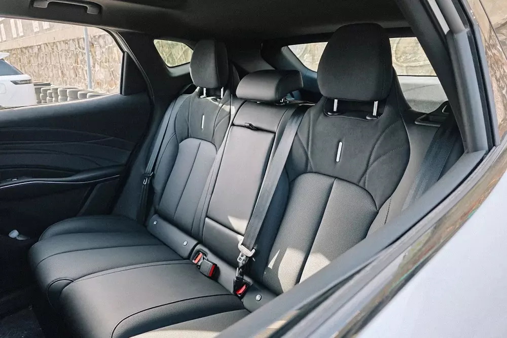 Rear seats of the Omoda C7 SHS