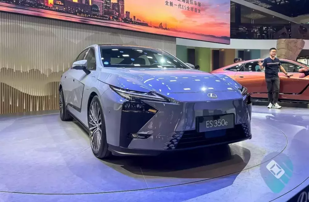 Lexus ES with bamboo-scented interior