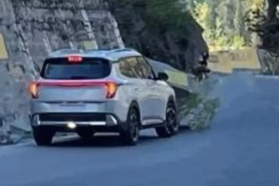 Kia Clavis được bổ sung cụm đèn hậu mới Kia Clavis được bổ sung cụm đèn hậu mới
